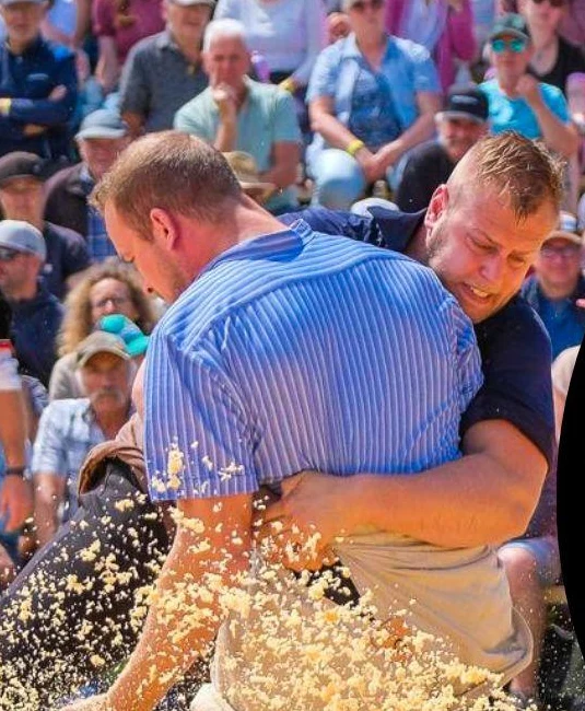 Adrian Odermatt beim Schwingen im Sägemehl
